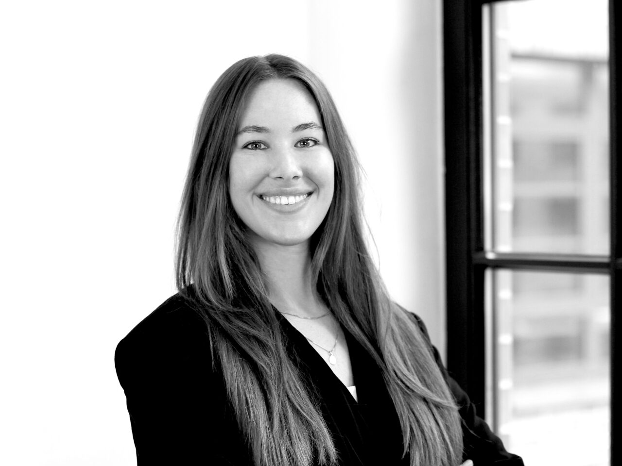 https://multiversum.consulting/wp-content/uploads/2025/07/AnnikaSteigerSchwarz-Weiss-1280x960.jpeg